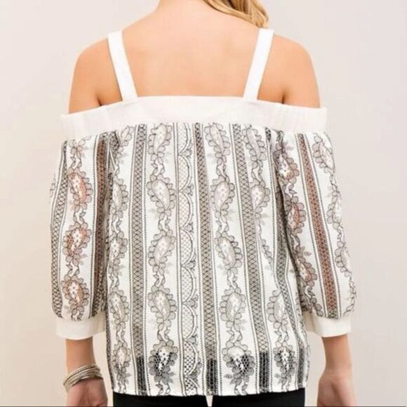 NWT Entro Women’s Off the Shoulder White and Black Lace Top Size M - Picture 10 of 10